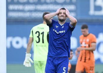 UŽIVO: GOOOL! Dinamova obrana se raspala u pet minuta, Nevistić matiran krasnim potezom