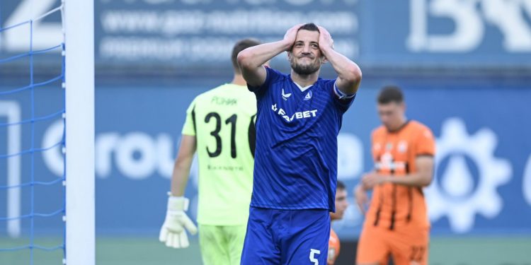 UŽIVO: GOOOL! Dinamova obrana se raspala u pet minuta, Nevistić matiran krasnim potezom