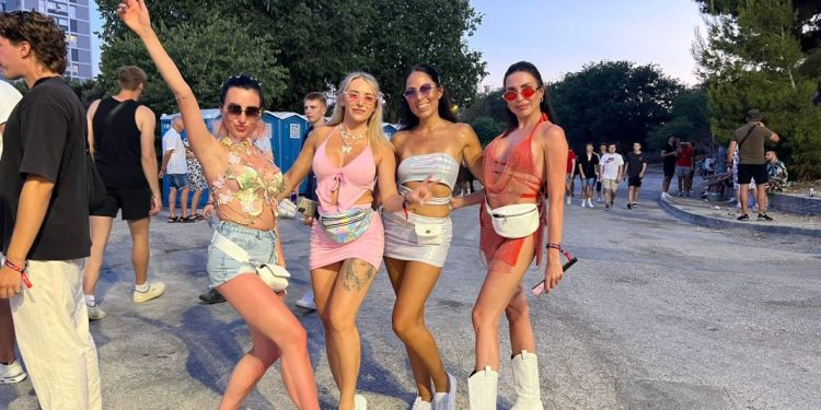 Ugostitelj s Brača: “Od ovih gostiju nemamo ništa. Piju, puše, koriste šumicu kao WC…”