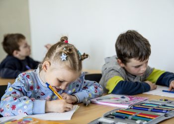 Ukrajinska djeca još uvijek govore ruski – regulator — RT Rusija i bivši Sovjetski Savez