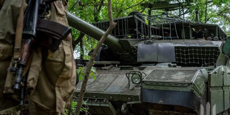 Ukrajinska vojska preuzela napredni ruski T-90M tenk