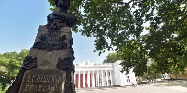 Ukrajinski gradonačelnik brani ruske spomenike — RT Rusija i bivši Sovjetski Savez