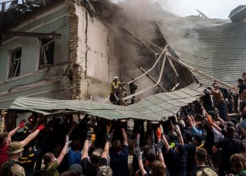 Ukrajinski spasioci nastavljaju potragu u kijevskoj dječjoj bolnici pogođenoj ruskim projektilom