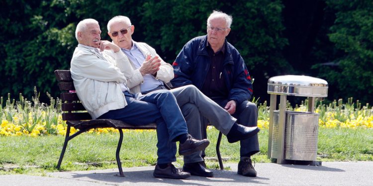 Umirovljenici nezadovoljni novim povećanjem mirovina, zna se kolike su: ‘Ovo je sramotno i podlo’