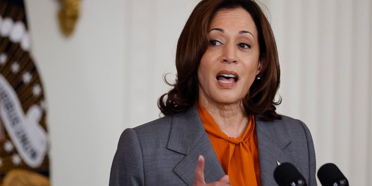 Utrka za definiranje Kamale Harris, budući da je Pelosi podupire, a nema izazivača