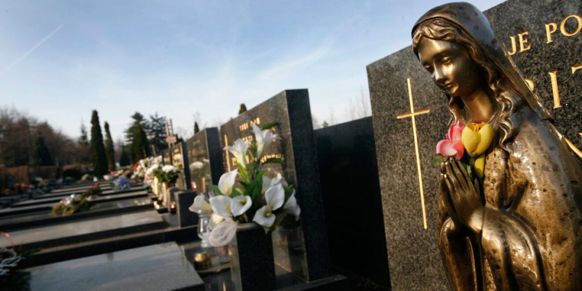 Užas na zagrebačkom groblju: Muškarac bez srama povrijedio mir pokojnika