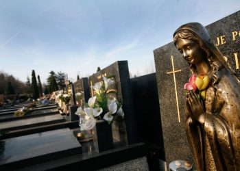 Užas na zagrebačkom groblju: Muškarac bez srama povrijedio mir pokojnika