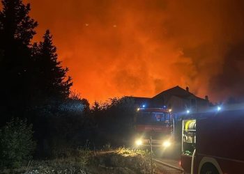 Užasna noć je za vatrogascima, s čime su se borili najbolje pokazuje ova snimka