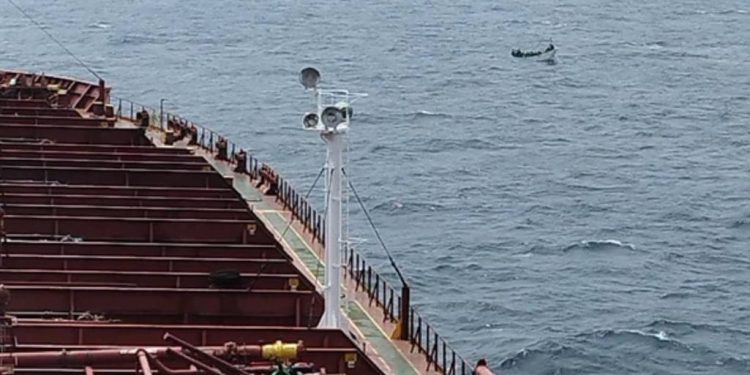 VELIKA SRCA Hrvatski pomorci velikog srca spasili 70 iscrpljenih izbjeglica kod Mauretanije!