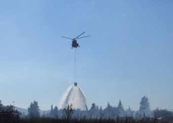VELIKI POŽARI U HERCEGOVINI Helikopteri od jutros izbacili 60 tona vode, određeni broj kuća bio potencijalno ugrožen