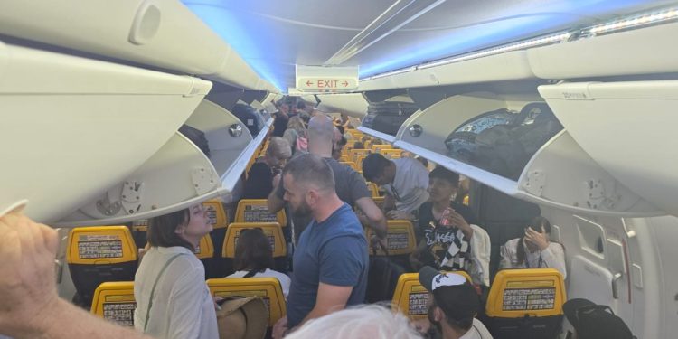 VIDEO Avion iz Beča nije sletio u Split. Preusmjeren je u drugi grad, evo što se događa u Zračnoj luci u Splitu