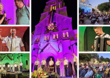 VIDEO Cijeli trg u Selcima gledao je u vrh zvonika od kuda su “iskočila” dva vatrogasca, a onda je zapjevala klapa Sveti Juraj