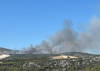 VIDEO Ima li kraja? Veliki požar izbio kod Trogira