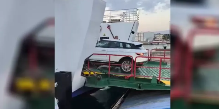 [VIDEO] Što se dogodilo? Svi automobili iz trajekta izašli u rikverc