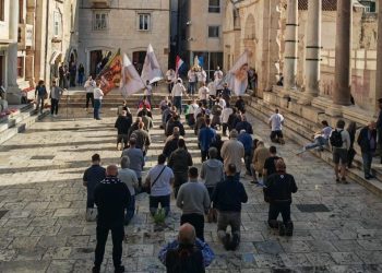 VIDEO Stvaraju li molitelji ugrozu za stanovništvo? Evo što je Šimundiću odgovorio načelnik policije