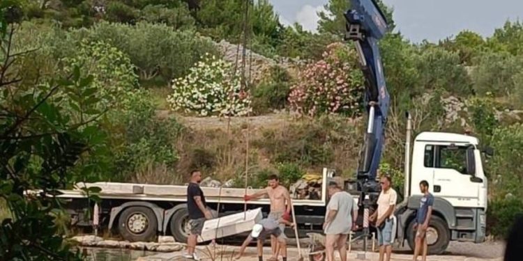 VIDEO “UŽAS I BETONSKI BLOKOVI” Nastavlja se jeziva devastacija uvale kod Tisnog