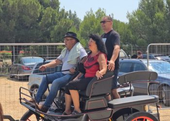 VIDEO Višnja Pevec na kočiji stigla na Benkovački sajam