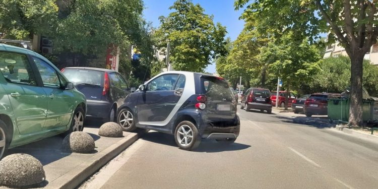 Vaše vijesti: Ovako je danas stajao Smart na Mažuranićevom šetalištu u Splitu
