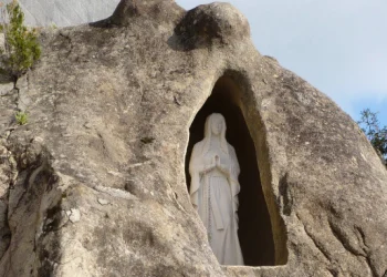 Vatikan priznao ukazanje Gospe u stijeni u kojoj se događaju čuda: 50 godina ljudi ozdravljaju