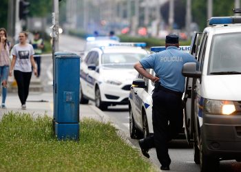 Vatrogasci spasili dvoje djece iz zaključanih automobila: Roditeljima prijeti do 15 godina zatvora