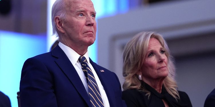 Većina glasača Demokratske stranke želi da se Biden povuče iz izborne utrke