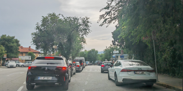 Velike gužve na benzinskim pumpama: Splićani pohrlili napuniti rezervoare, čeka se u redovima