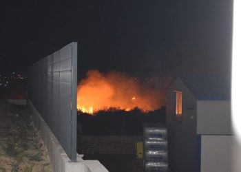 Veliki požar izbio u Kaštelima