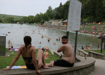 Više od 1500 kupača na Orahovačkom jezeru