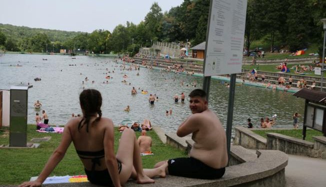 Više od 1500 kupača na Orahovačkom jezeru