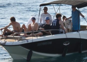 Vlasnik glisera prijavljen da ukrcaje goste unutar ograđene plaže, pa prijavitelju poručio: “Poručujem da mi po**ši ku**inu!”