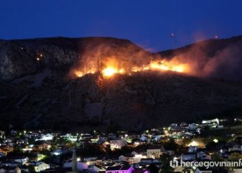 ZA JEDAN DAN 15 INTERVENCIJA Mostarski vatrogasci uspjeli ugasiti sve požare, pogledajte s čim su se sve borili