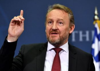 ŽENINA MU NIJE SPORNA Izetbegović rekao da ne može razgovarati s nekim tko ima sumnjivo stečenu diplomu