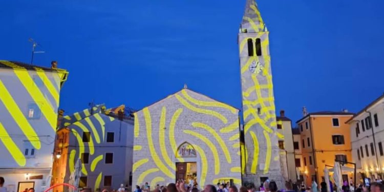 ZVIZDE, SVIĆE I FERALI Noćni spektakl u Fažani!