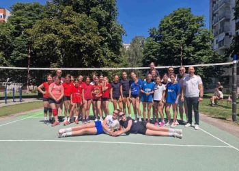 Za ferplej im ručak serviran u debeloj hladovini