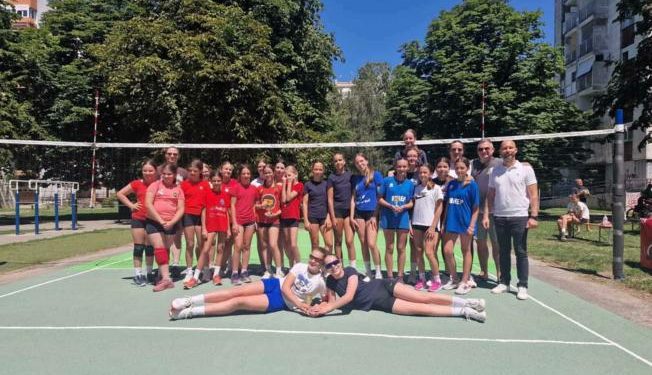 Za ferplej im ručak serviran u debeloj hladovini