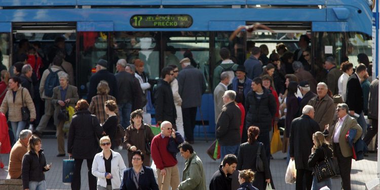 Zagrepčanka ukazala na veliki problem u tramvajima: ‘Mužu došlo toliko loše da je skoro povraćao’