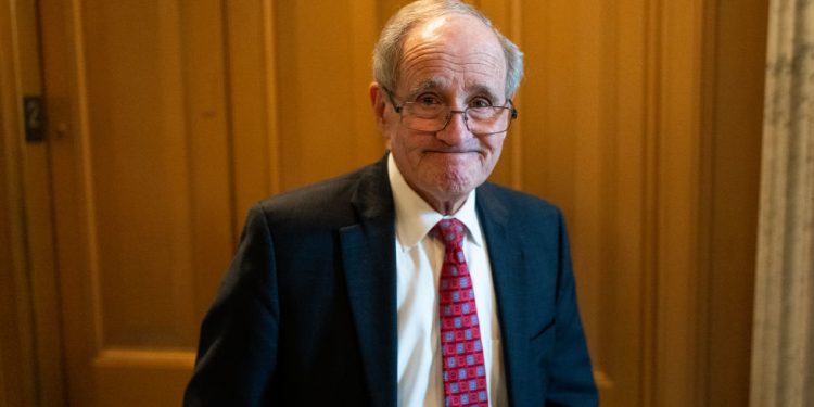 Zapad ‘zapanjen’ slabošću svoje vojne industrije – američki senator — RT World News