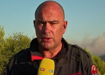 Zapovjednik vatrogasaca u Skradinu: “Čeka nas teška noć, pomažu nam i mještani”