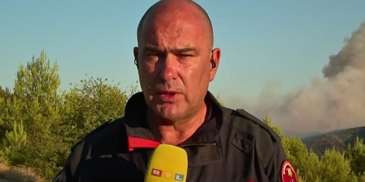 Zapovjednik vatrogasaca u Skradinu: “Čeka nas teška noć, pomažu nam i mještani”