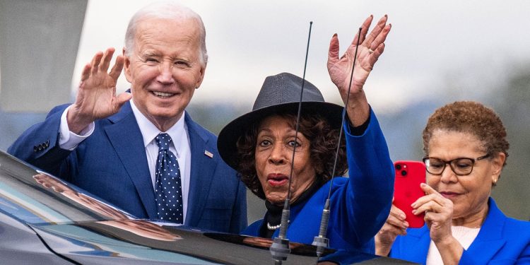 Zastupnik Waters je bio ‘isprva ljut’ nakon Bidenove ostavke, nije bio unaprijed upozoren