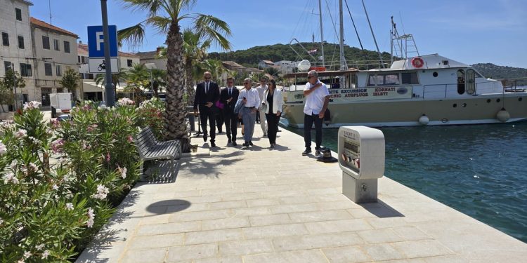 Završeni radovi uređenja obale u Rogoznici