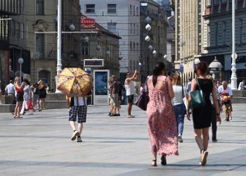 Zbog ekstremnih vrućina u Hrvatskoj oglašen crveni alarm: ‘Vrijeme je izuzetno opasno’