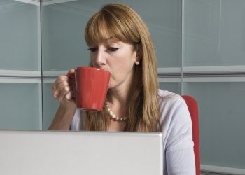 Žena razotkrila što muž gleda na mobitelu i računalu: Mislila je da vara, ali istina je bila još gora