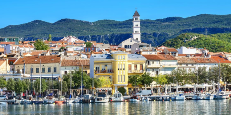 Znate li koliko turista svakodnevno zatraži pomoć hrvatskih liječnika u Crikvenici?