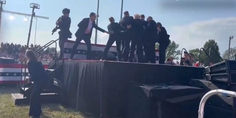 Zviždači kažu da većina Trumpovog osiguranja nije bila tajna služba: Hawley