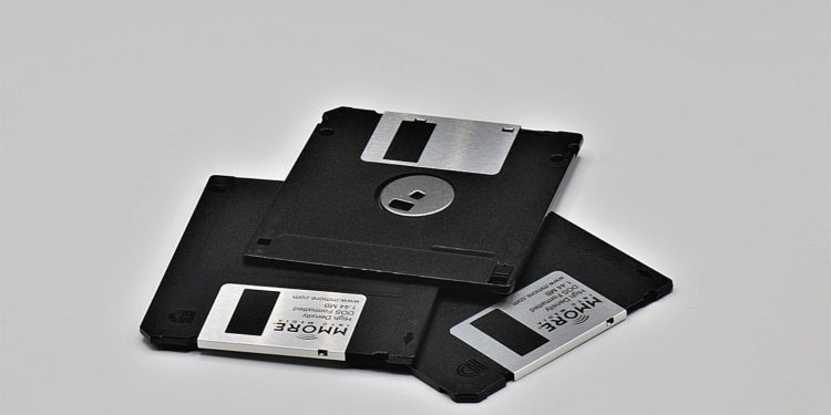 Zvuči nevjerojatno: Država sa 125 milijuna stanovnika tek sada izbacila diskete iz državnih službi