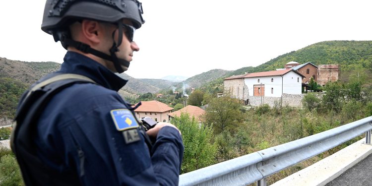 Dramatična situacija na Kosovu: Zauzete zgrade Srpskih institucija, reagirao Vučić