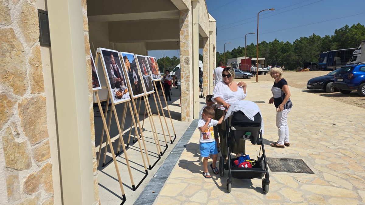 benkovac izlozba pecat  1