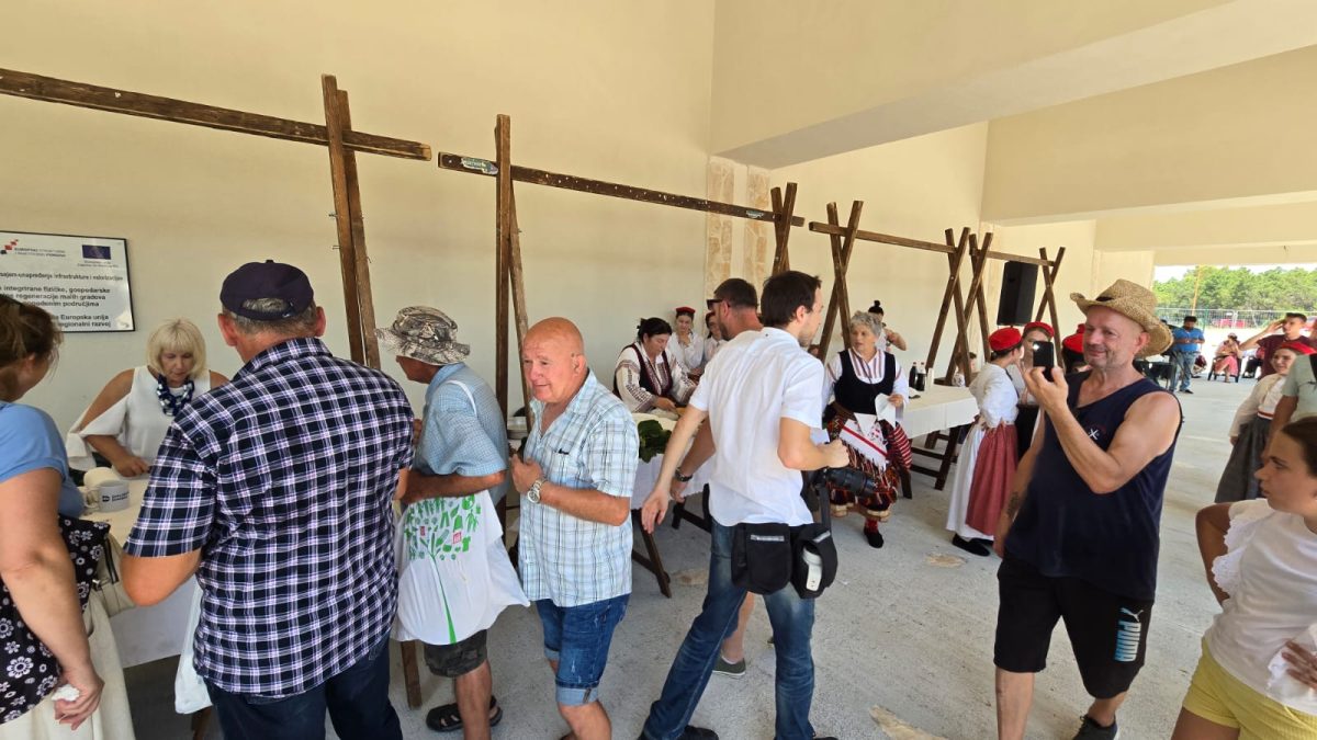 benkovac izlozba pecat  11