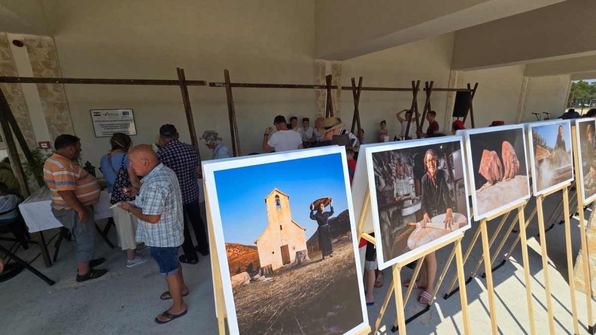 benkovac izlozba pecat  13